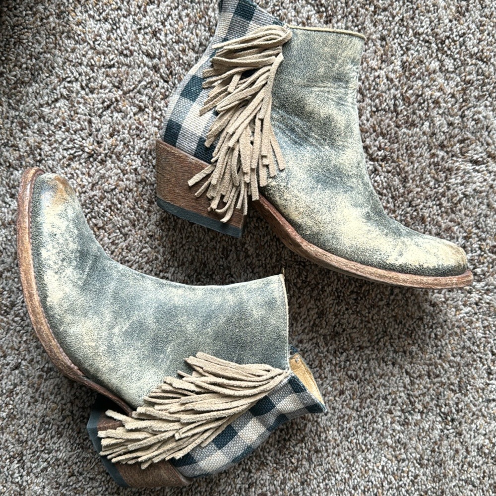 Macie Bean Boots Checkered Fringe Distressed 7.5 - fit like 7